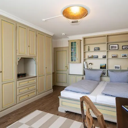 Penthouse F23 *
